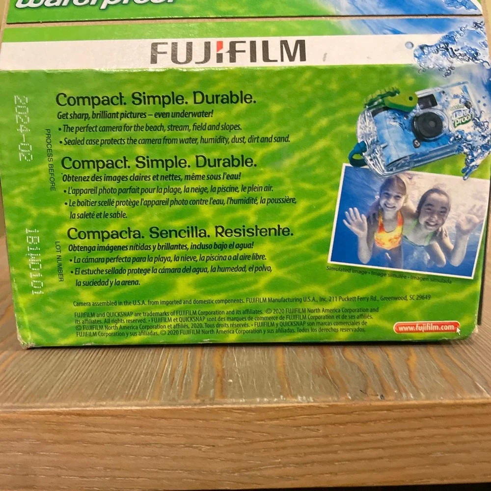 Quick Snap Waterproof FujiFilm 27 Exposure One Time Use